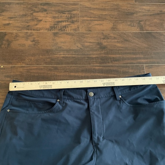 Lululemon ABC Pant Navy Blue Size 40 x 31 - Picture 2 of 5